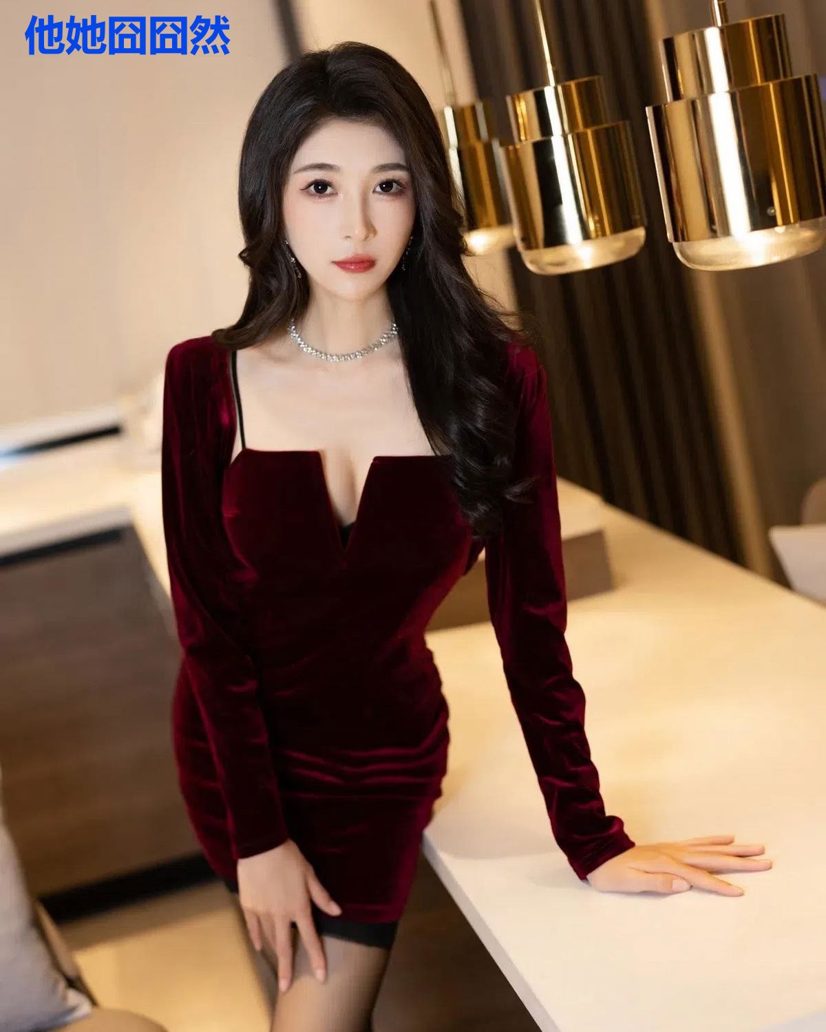 他她囧囧然